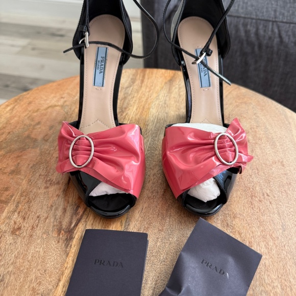 Prada Patent Leather Bow Sandals Size: 38 - Picture 5 of 16